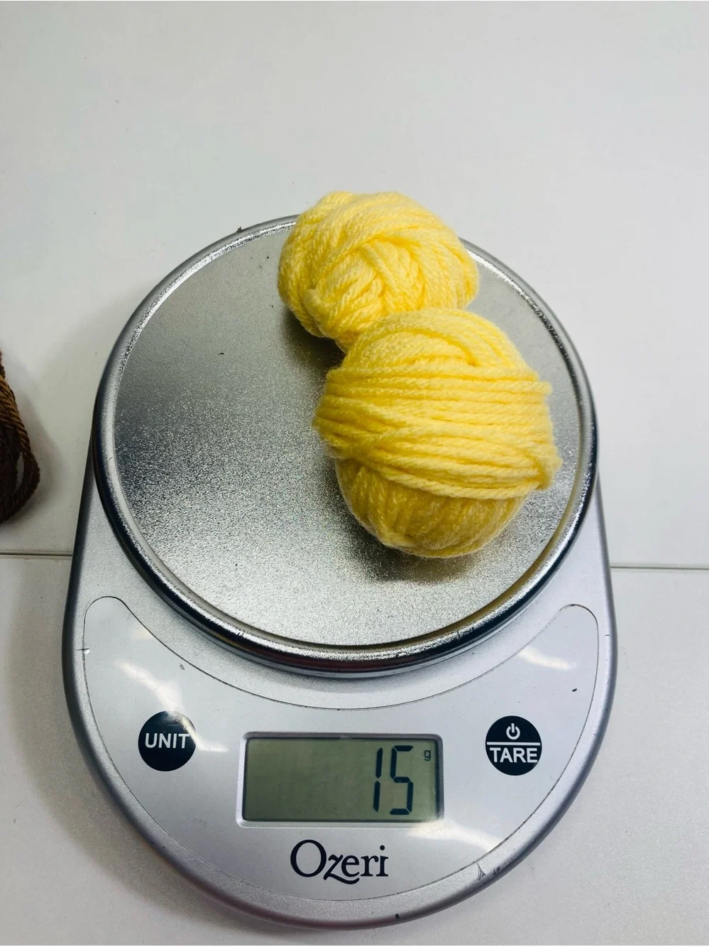 196g / 6.91 oz Assorted Yarn Balls Pack in White, Cream, Yellow, Brown, Black